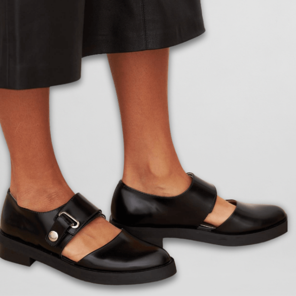 Elindra | Zapatos negros con cierre de hebilla