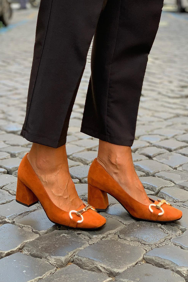 Alvessa | Sandalias coloridas con punta cuadrada y correa decorativa en el tacón