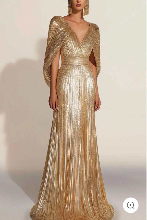 Gabriela | Vestido de gala plisado dorado con capa